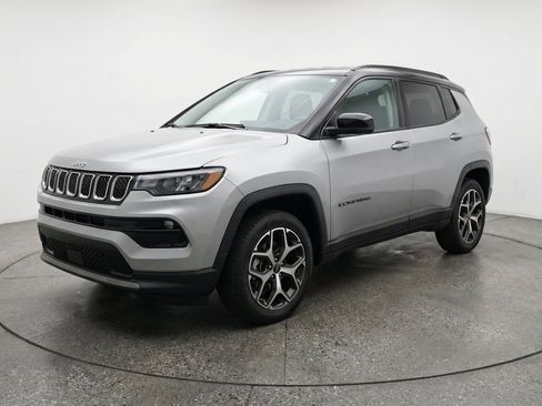 Used 2025 Jeep Compass Limited AWD/4WD image 3