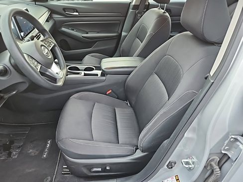 Used 2024 Nissan Altima 2.5 SV image 19