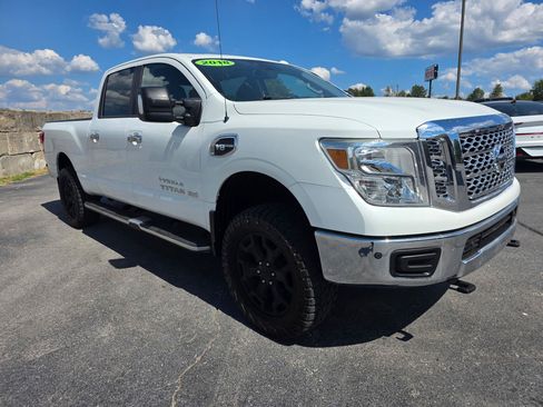 Used 2018 Nissan Titan SV w/ SV Convenience Package AWD/4WD image 1