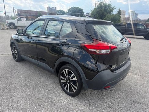 Used 2018 Nissan Kicks SV FWD image 9