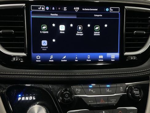 Used 2021 Chrysler Pacifica Touring-L image 19