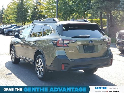 Used 2022 Subaru Outback Premium image 3