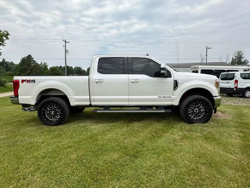Used 2019 Ford F250 Lariat w/ Lariat Value Package image 4