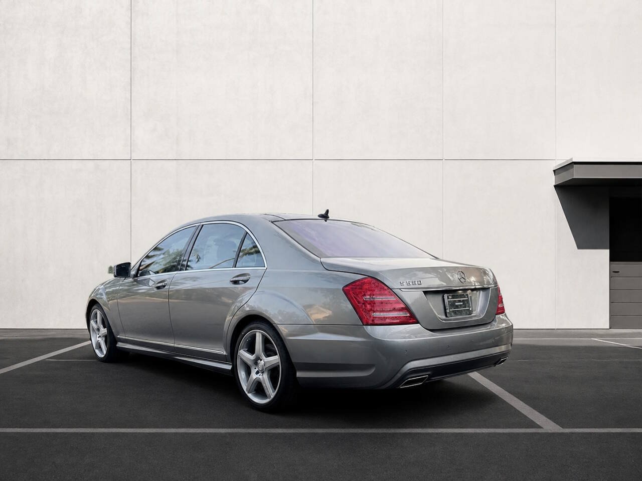 Used 2011 Mercedes-Benz S 550 w/ Sport Pkg Plus One image 4