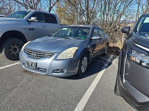 Used 2010 Nissan Altima 2.5 S w/ Premium Audio Pkg image 4