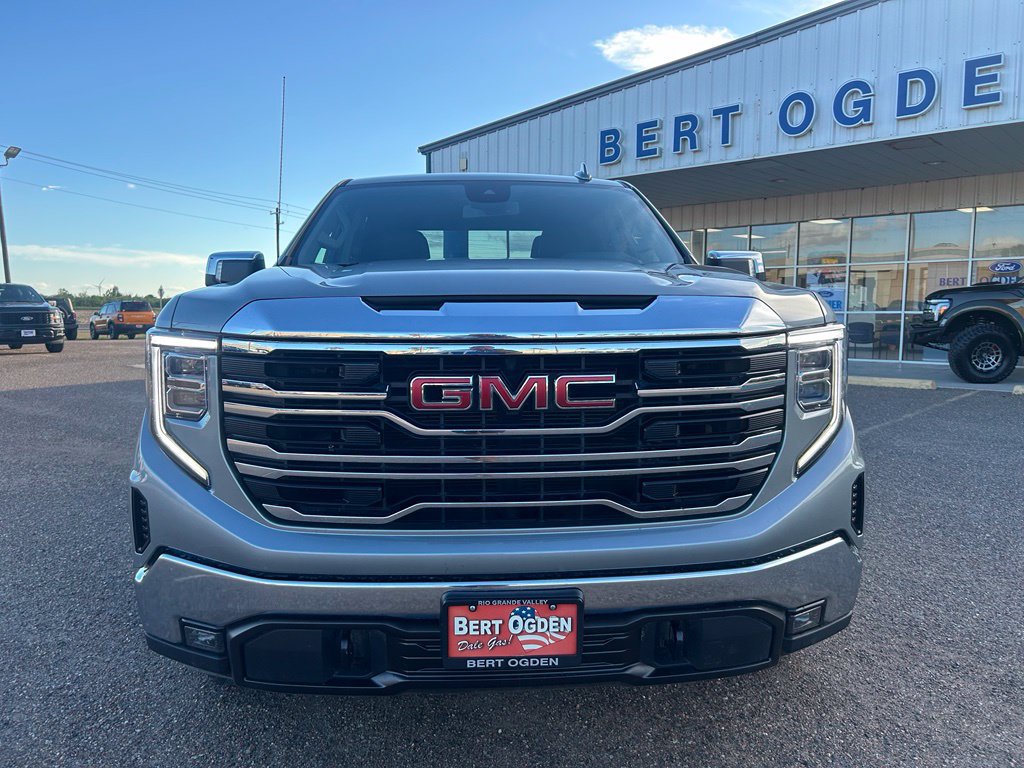 Used 2025 GMC Sierra 1500 SLT AWD/4WD image 2