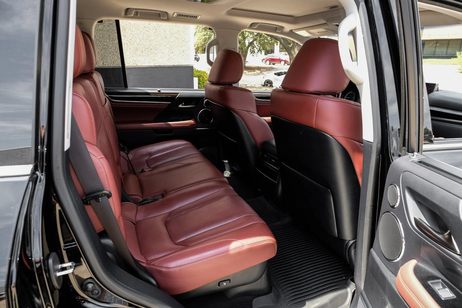 Used 2021 Lexus LX 570 4WD w/ Luxury Package image 34