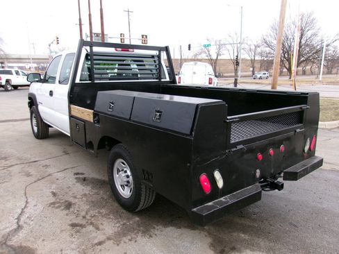 Used 2006 Chevrolet Silverado 2500 W/T w/ Skid Plate Package image 9