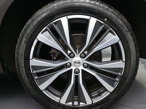 Certified 2022 Volvo XC60 B5 Momentum image 10