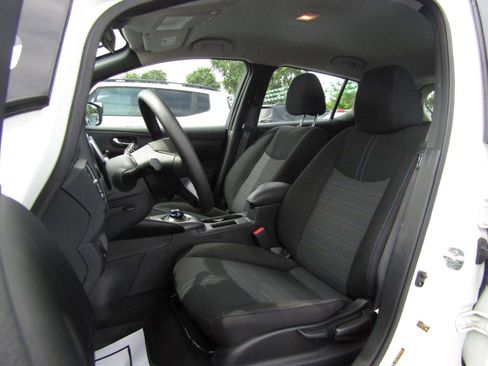 Used 2022 Nissan Leaf S FWD image 12