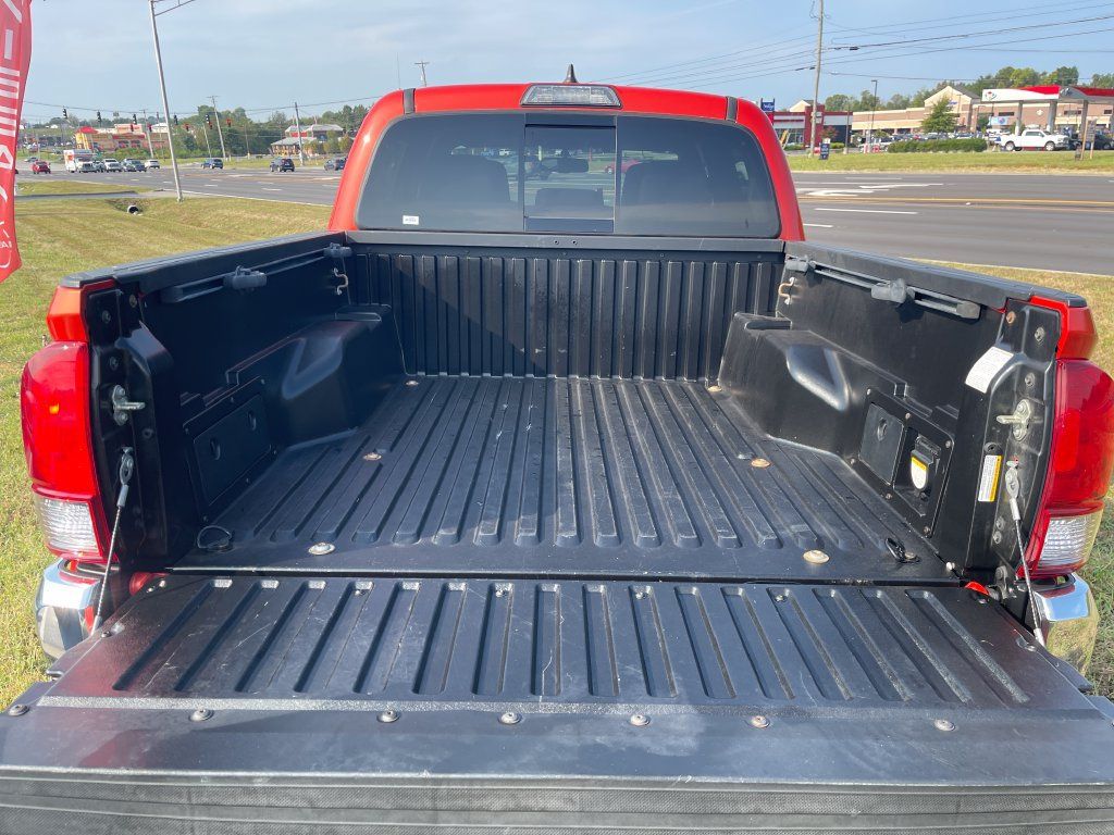 Used 2017 Toyota Tacoma TRD Off-Road w/ Tow Package (A/T) AWD/4WD image 10