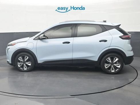 Used 2022 Chevrolet Bolt EUV LT w/ Convenience Package FWD image 4