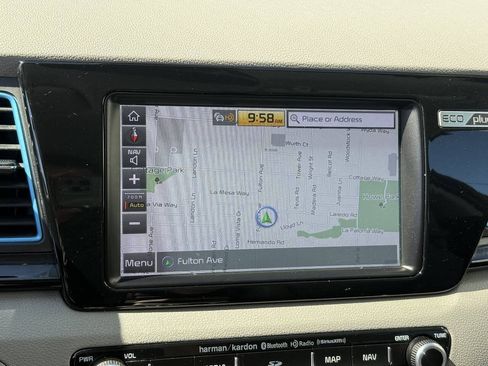 Used 2018 Kia Niro EX Premium FWD image 13