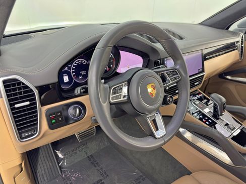 Used 2019 Porsche Cayenne Turbo image 14