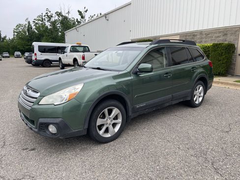 Used 2014 Subaru Outback 2.5i Premium w/ Accessory Value Package (OYW) AWD/4WD image 8