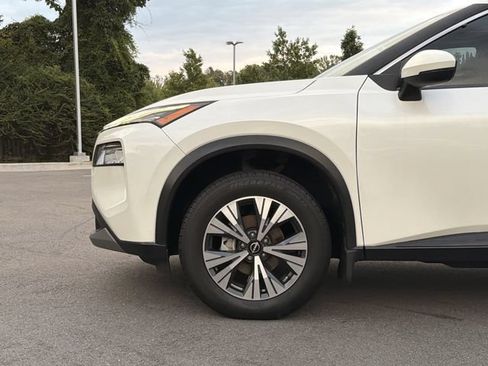 Used 2023 Nissan Rogue SV w/ SV Premium Package FWD image 9