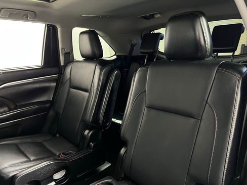 Used 2018 Toyota Highlander Limited Platinum AWD/4WD image 26