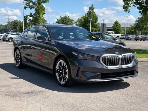 Used 2024 BMW 530i w/ Premium Package RWD image 7