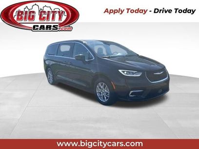 Used 2024 Chrysler Pacifica Touring-L