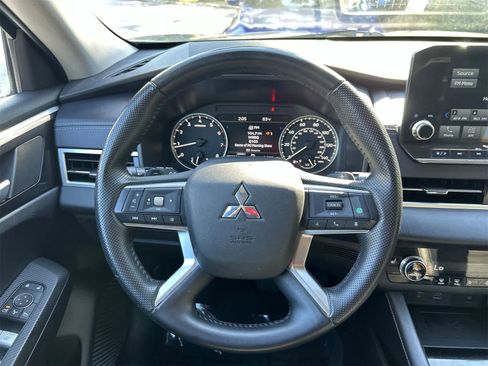 Used 2024 Mitsubishi Outlander SE image 15
