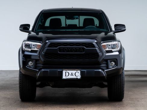 Used 2019 Toyota Tacoma TRD Off-Road w/ Technology Package AWD/4WD image 2
