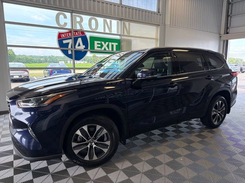 Used 2022 Toyota Highlander XLE AWD/4WD image 5