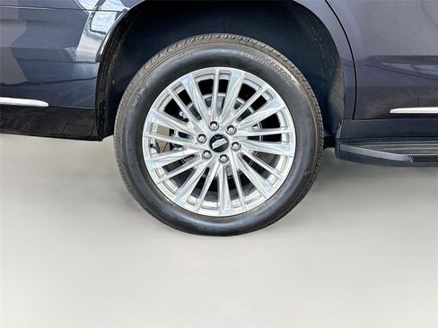 Used 2025 Cadillac Escalade Premium Luxury AWD/4WD image 21