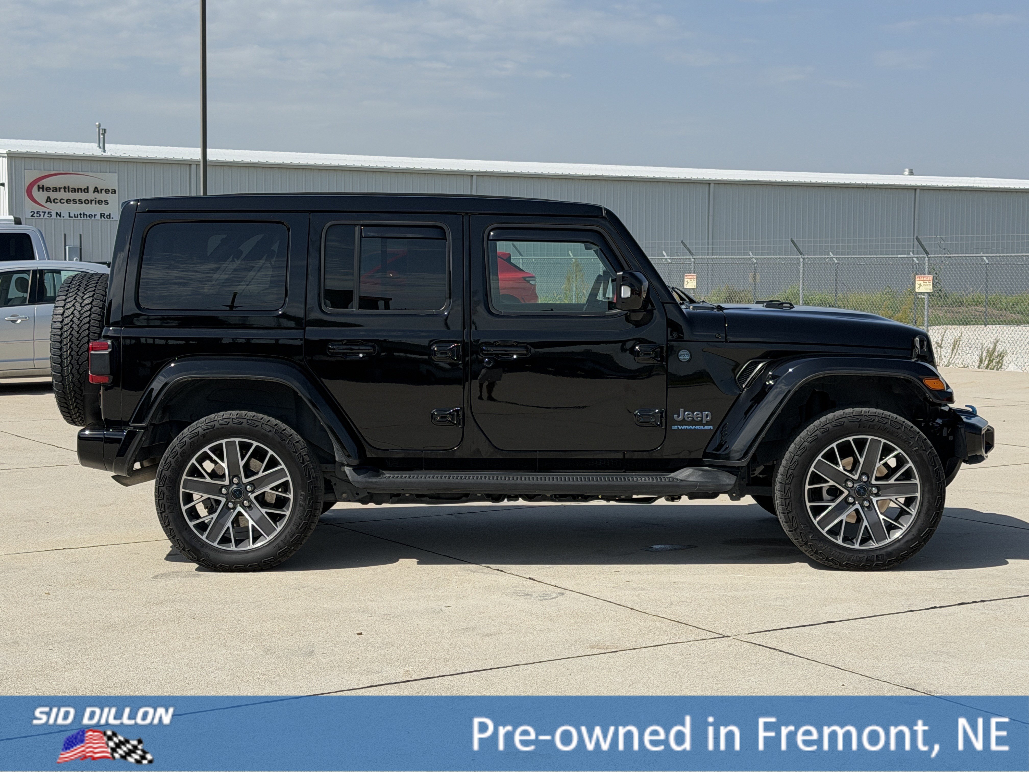 Used 2024 Jeep Wrangler High Altitude AWD/4WD image 3