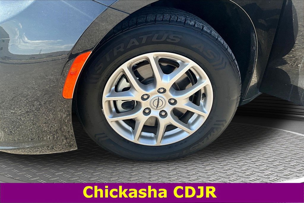Used 2023 Chrysler Pacifica Touring-L FWD image 34