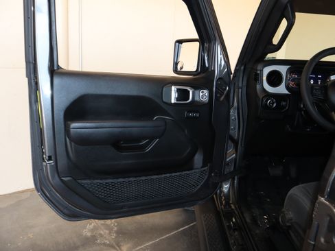 Used 2024 Jeep Gladiator Sport AWD/4WD image 33