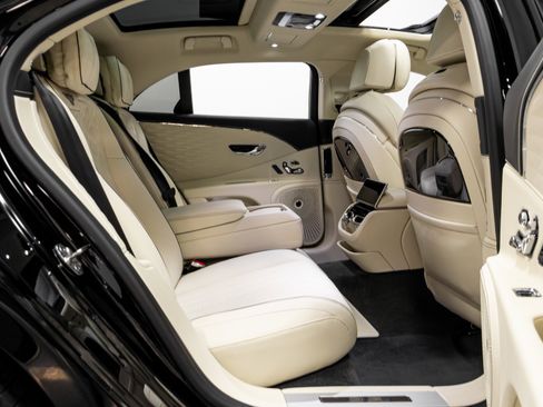 Used 2021 Bentley Flying Spur W12 image 24