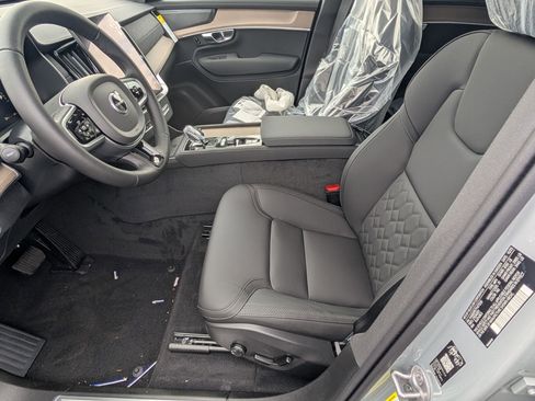 New 2026 Volvo XC90 B6 Plus w/ Protection Package Premier image 9