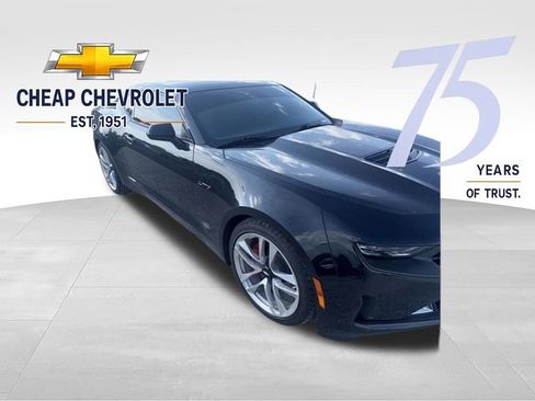 Used 2022 Chevrolet Camaro LT w/ RS Package RWD image 3