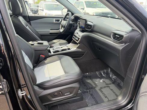 Used 2024 Ford Explorer XLT w/ Equipment Group 202A AWD/4WD image 17