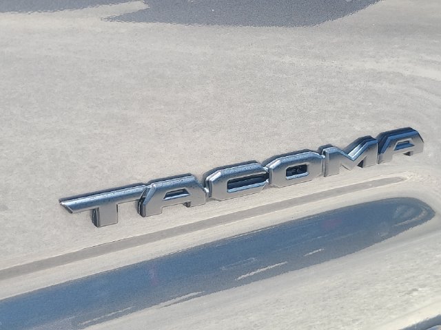 Used 2020 Toyota Tacoma TRD Sport AWD/4WD image 30