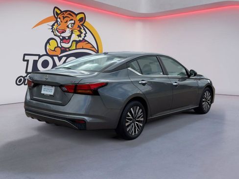 Used 2023 Nissan Altima 2.5 SV image 5