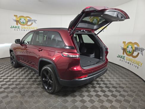 Used 2022 Jeep Grand Cherokee Altitude image 32