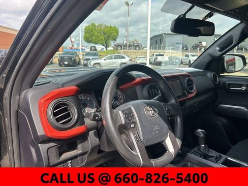 Used 2016 Toyota Tacoma TRD Sport w/ Towing Package image 11