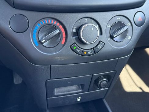 Used 2009 Chevrolet Aveo5 LT FWD image 24