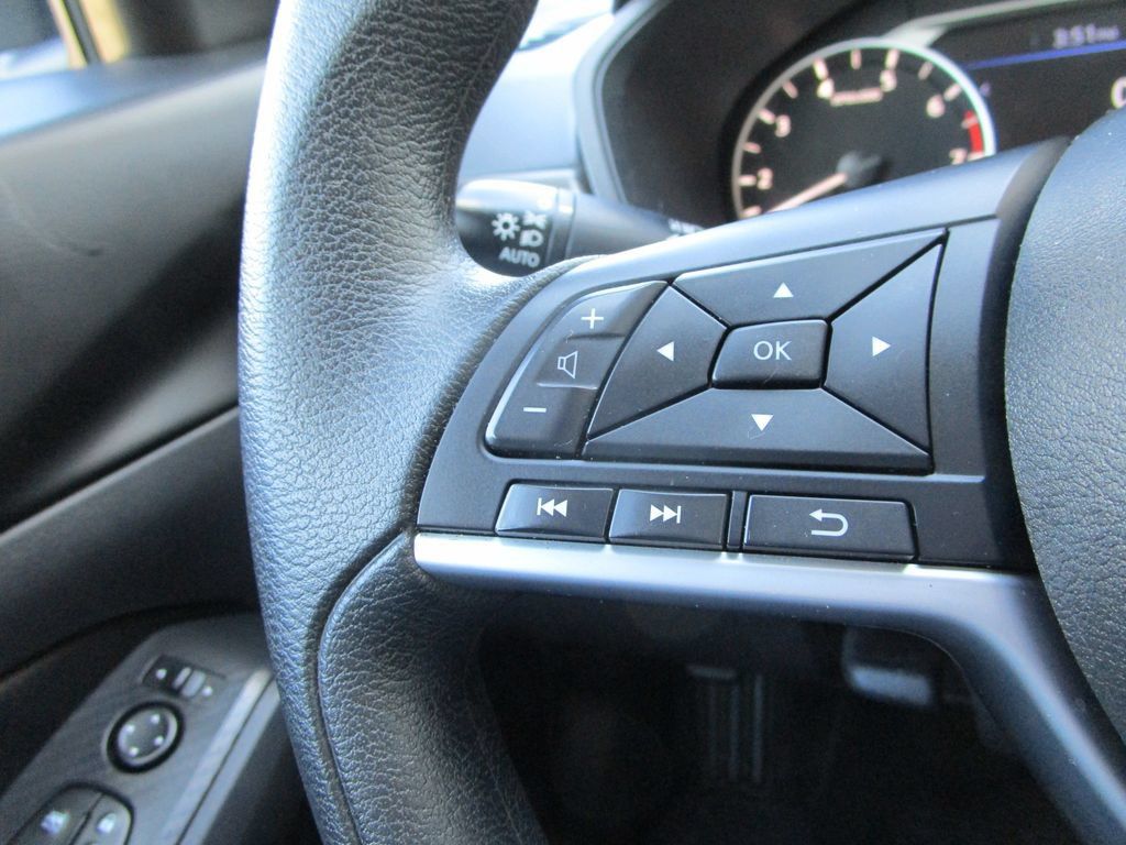Used 2025 Nissan Altima 2.5 SV FWD image 30
