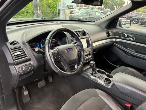 Used 2019 Ford Explorer XLT w/ Equipment Group 202A FWD image 15