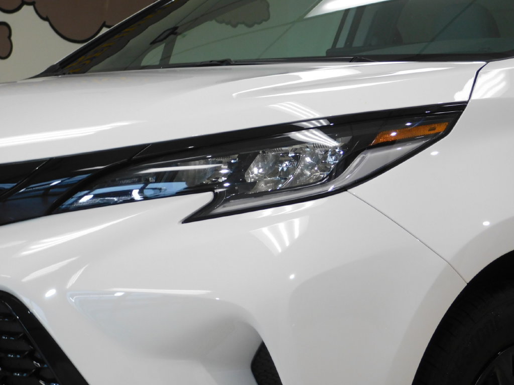 Used 2026 Toyota Sienna XSE AWD/4WD image 12