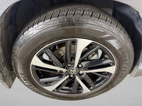 Used 2024 Toyota Corolla Cross AWD Hybrid w/ Convenience Package image 13