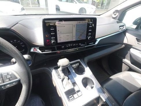 Used 2021 Toyota Sienna XSE w/ XSE Plus Package FWD image 6