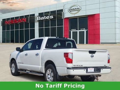 Used 2018 Nissan Titan SV w/ SV Convenience Package image 5