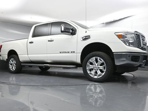 Used 2019 Nissan Titan SV w/ SV Convenience Package AWD/4WD image 25