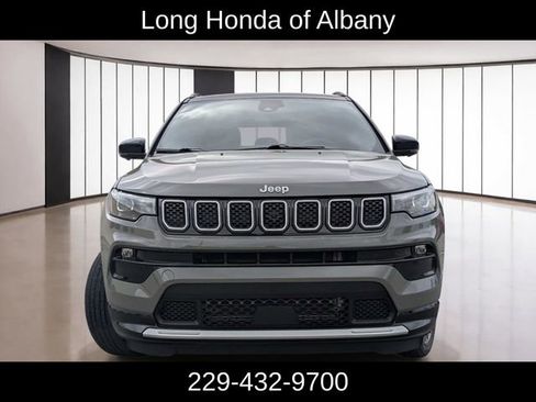 Used 2023 Jeep Compass Limited w/ Elite Group AWD/4WD image 2