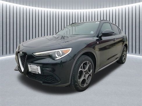 Used 2023 Alfa Romeo Stelvio Ti image 8
