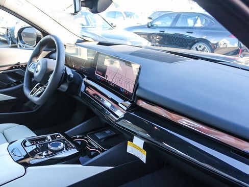 Used 2026 BMW 530i w/ M Sport Package RWD image 16