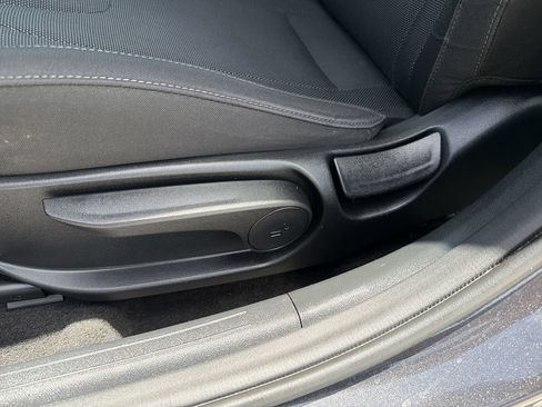 Used 2023 Hyundai Elantra SE FWD image 19